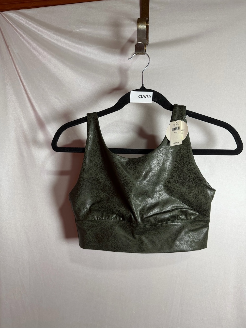 Offline by Aerie Olive Green Shimmer Cutout Sports Bra Size S CLW89A